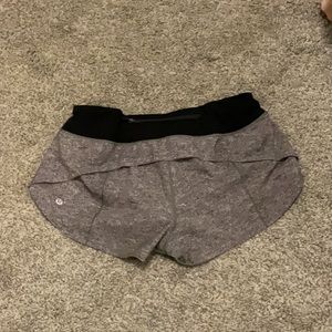 Lululemon speed up low rise shorts 2.5 inch size 8